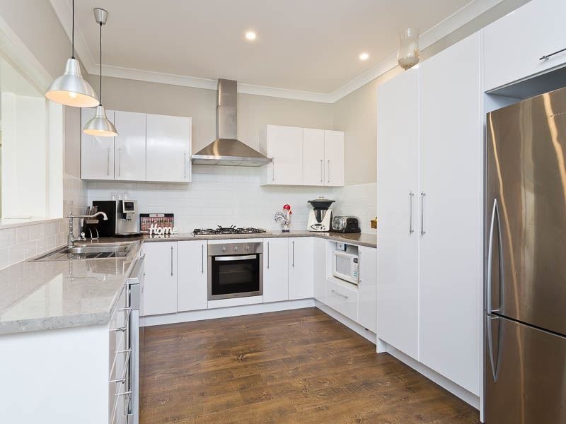 9 Bromley Road, Hilton WA 6163