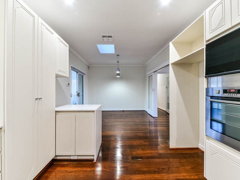 20 Hamilton Rd, Hamilton Hill WA 6163