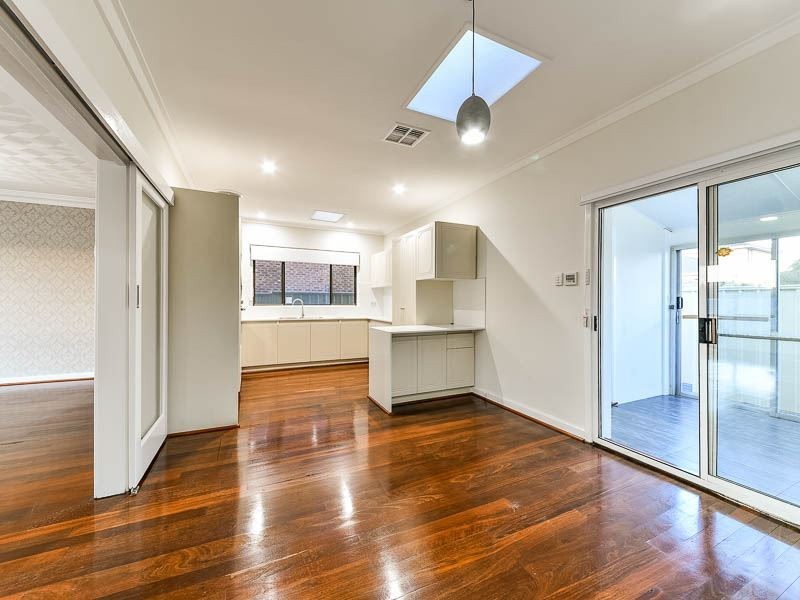 20 Hamilton Rd, Hamilton Hill WA 6163