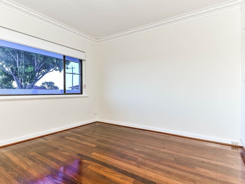 20 Hamilton Rd, Hamilton Hill WA 6163