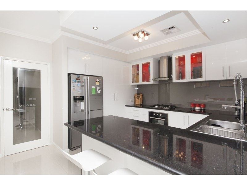 10 Vernon Place, Spearwood WA 6163