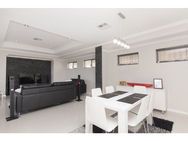 10 Vernon Place, Spearwood WA 6163