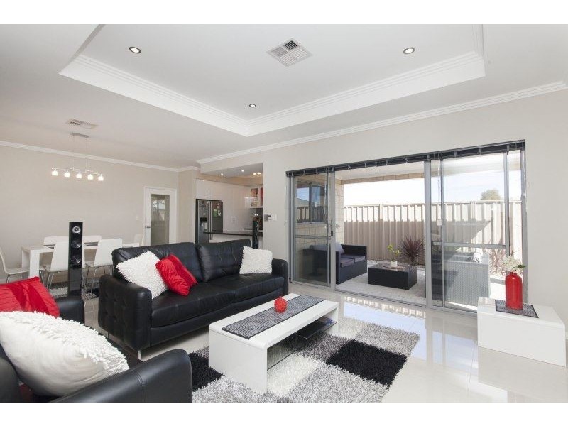 10 Vernon Place, Spearwood WA 6163