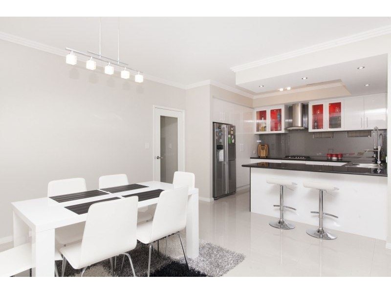 10 Vernon Place, Spearwood WA 6163