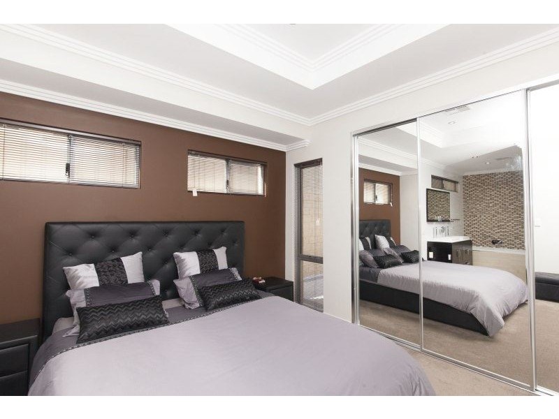 10 Vernon Place, Spearwood WA 6163