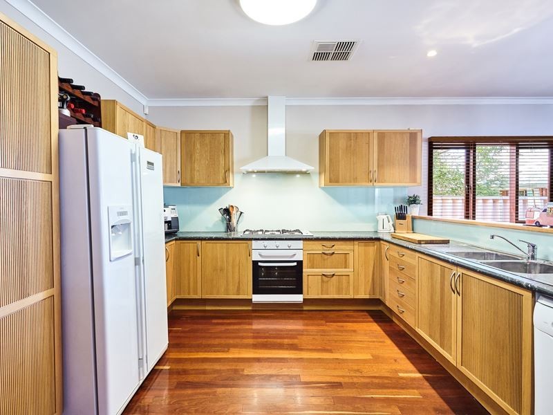 8 Frederick Road, Hamilton Hill WA 6163