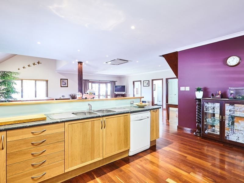 8 Frederick Road, Hamilton Hill WA 6163