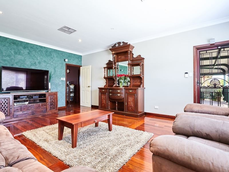 8 Frederick Road, Hamilton Hill WA 6163