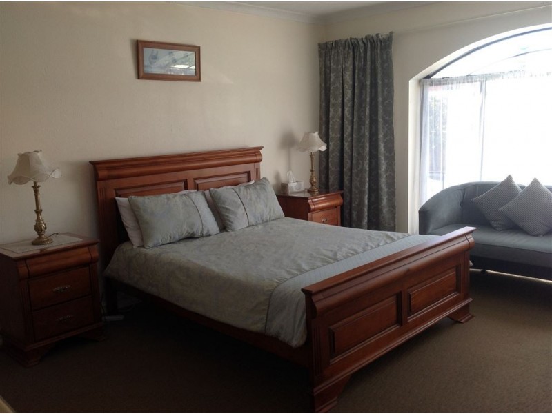 42 Thorpe Street, Rockingham WA 6168