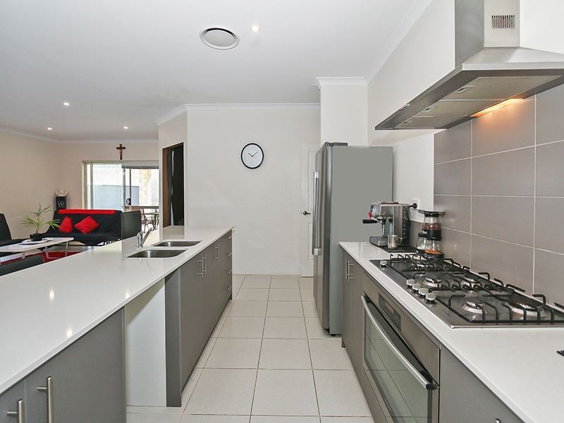 14 Tetbury Way, Wellard WA 6170