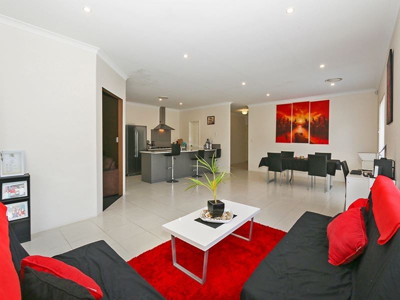 14 Tetbury Way, Wellard WA 6170