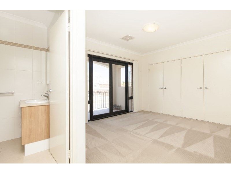 22/9 Healy Rd, Hamilton Hill WA 6163