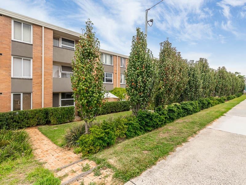 1/221 Clontarf Rd, Hamilton Hill WA 6163