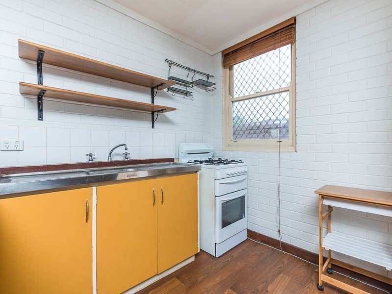 1/221 Clontarf Rd, Hamilton Hill WA 6163