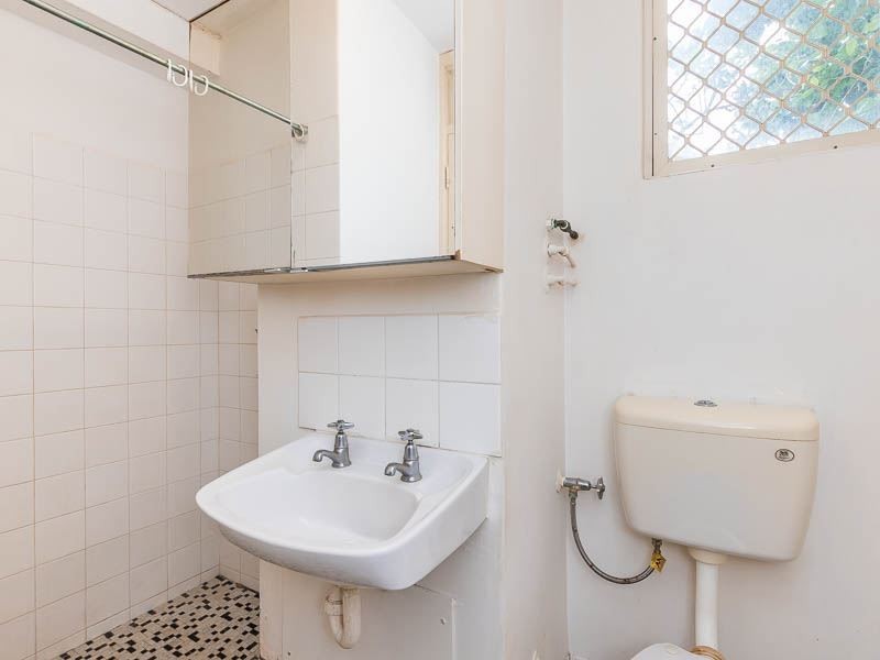 1/221 Clontarf Rd, Hamilton Hill WA 6163