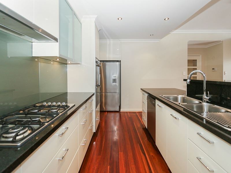 12 Cadd St, Beaconsfield WA 6162