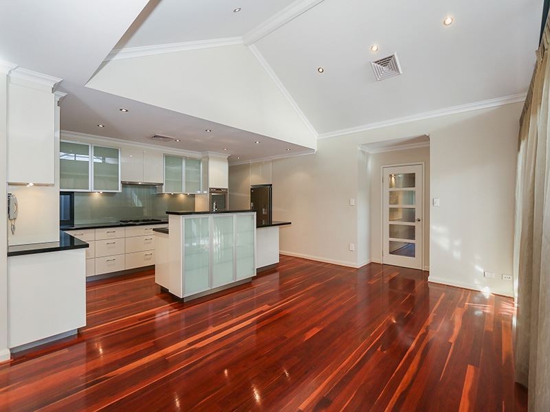 12 Cadd St, Beaconsfield WA 6162