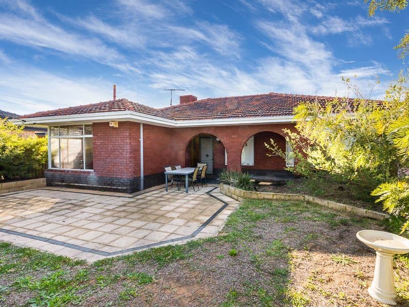 4 Hotspur Road, Spearwood WA 6163