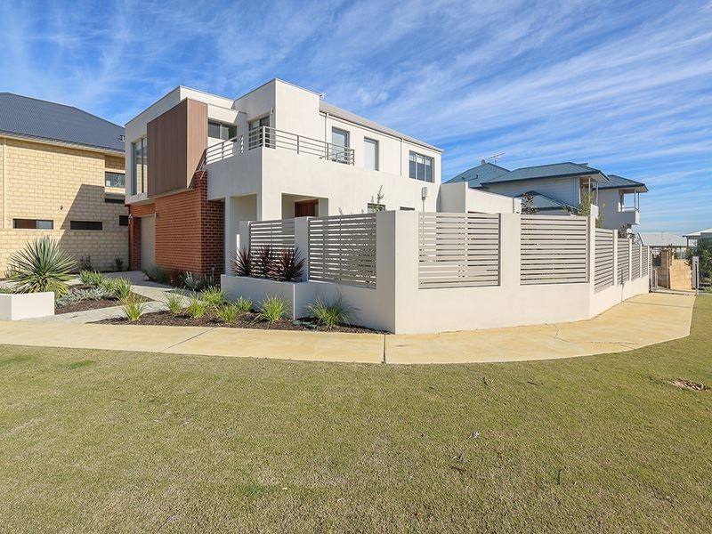 32 Arabella Loop, North Coogee WA 6163