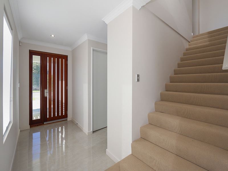 32 Arabella Loop, North Coogee WA 6163