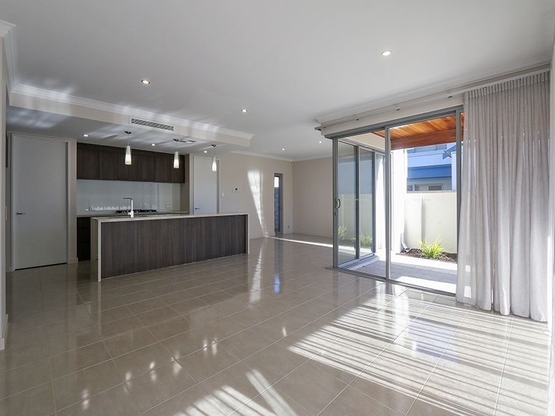 32 Arabella Loop, North Coogee WA 6163