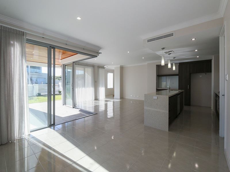 32 Arabella Loop, North Coogee WA 6163