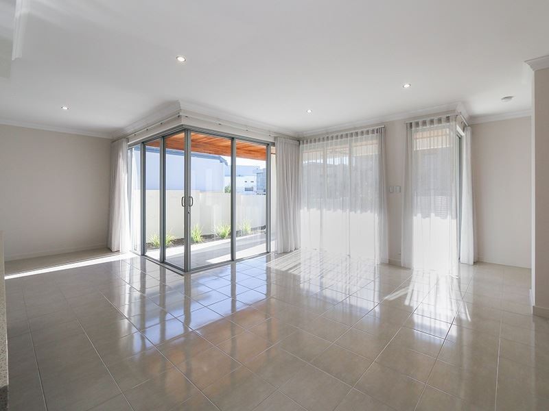 32 Arabella Loop, North Coogee WA 6163