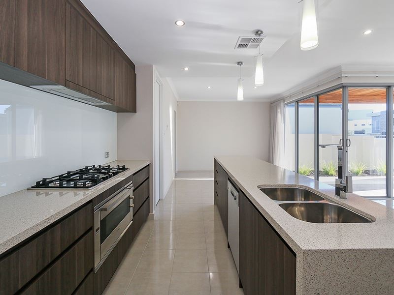 32 Arabella Loop, North Coogee WA 6163