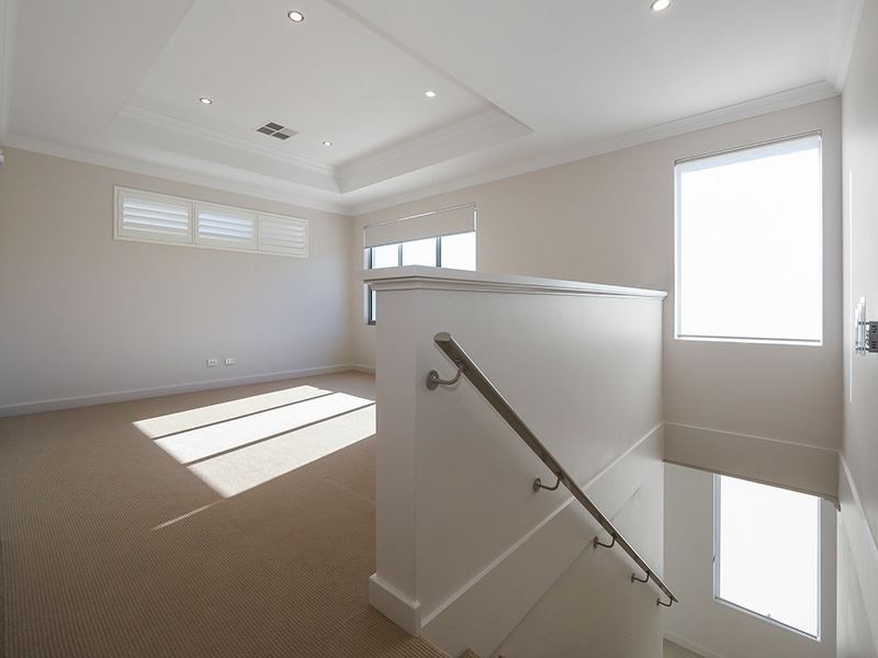 32 Arabella Loop, North Coogee WA 6163