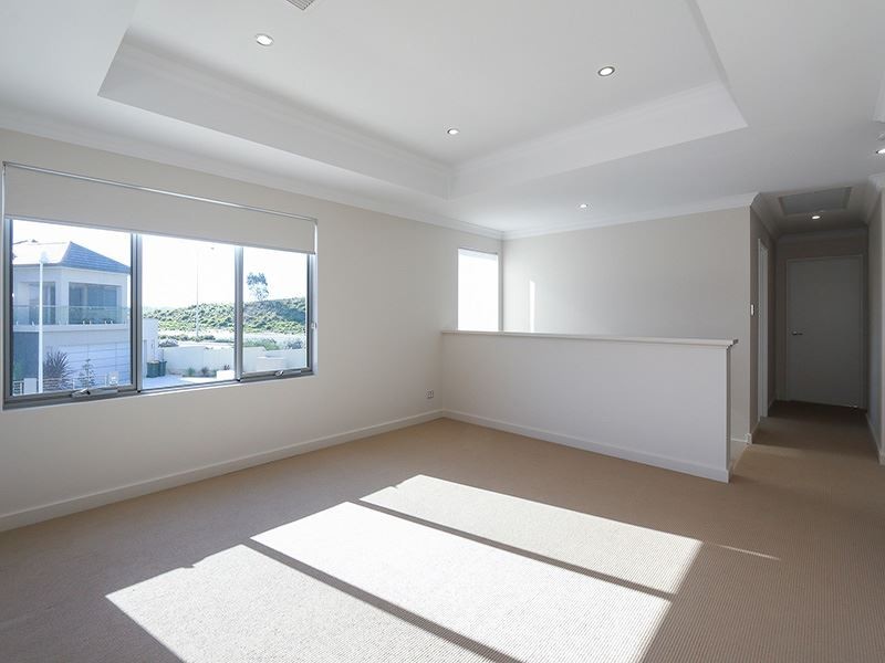 32 Arabella Loop, North Coogee WA 6163