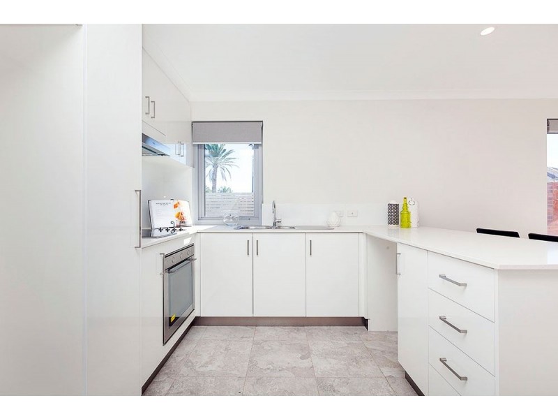 70 West Churchill Avenue, Munster WA 6166