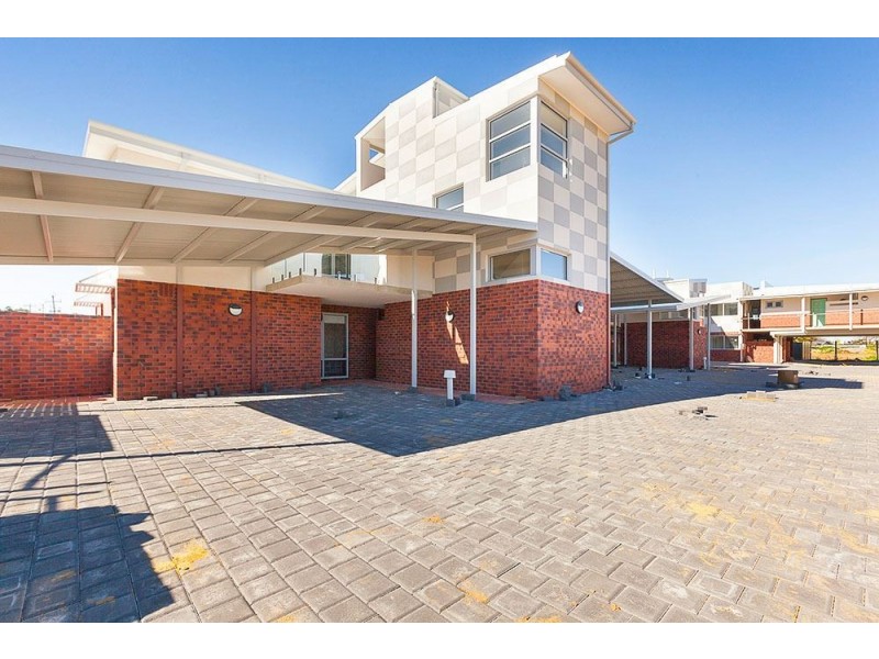 70 West Churchill Avenue, Munster WA 6166