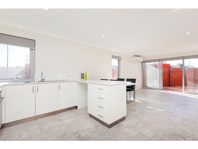 70 West Churchill Avenue, Munster WA 6166