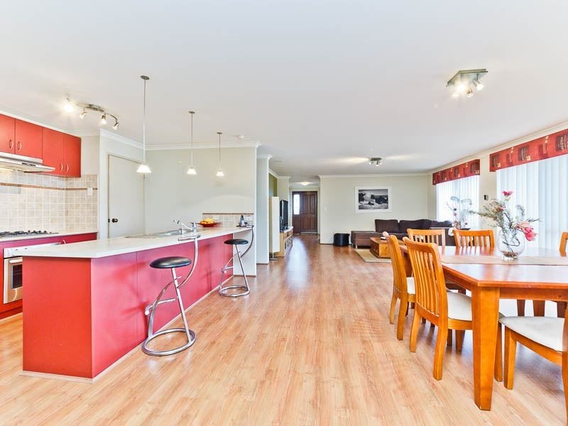 24 Lakefront Avenue, Beeliar WA 6164