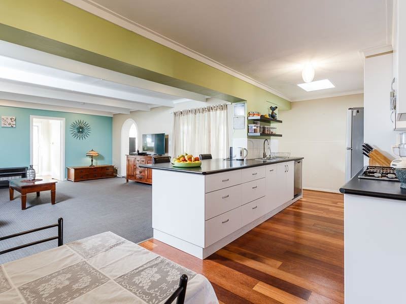 6 Pagneil Court, Hamilton Hill WA 6163