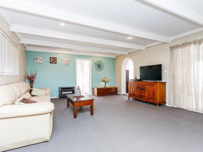 6 Pagneil Court, Hamilton Hill WA 6163