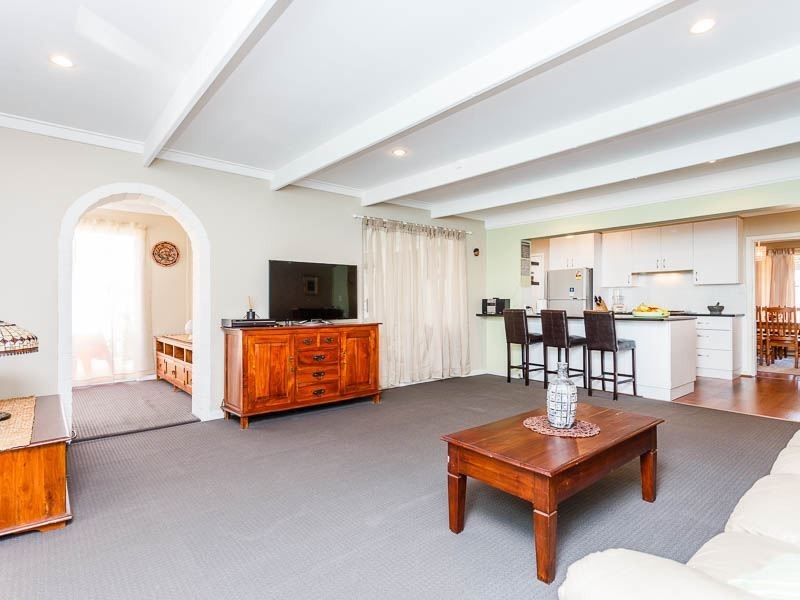 6 Pagneil Court, Hamilton Hill WA 6163