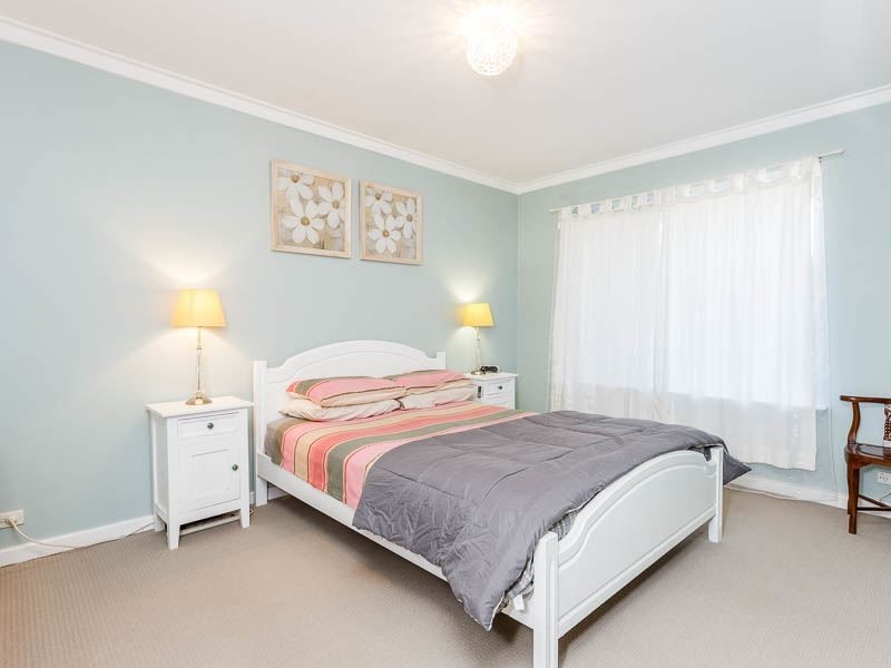 6 Pagneil Court, Hamilton Hill WA 6163