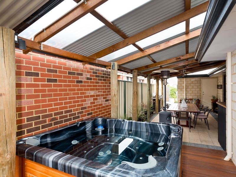 5 Village Lane, Success WA 6164