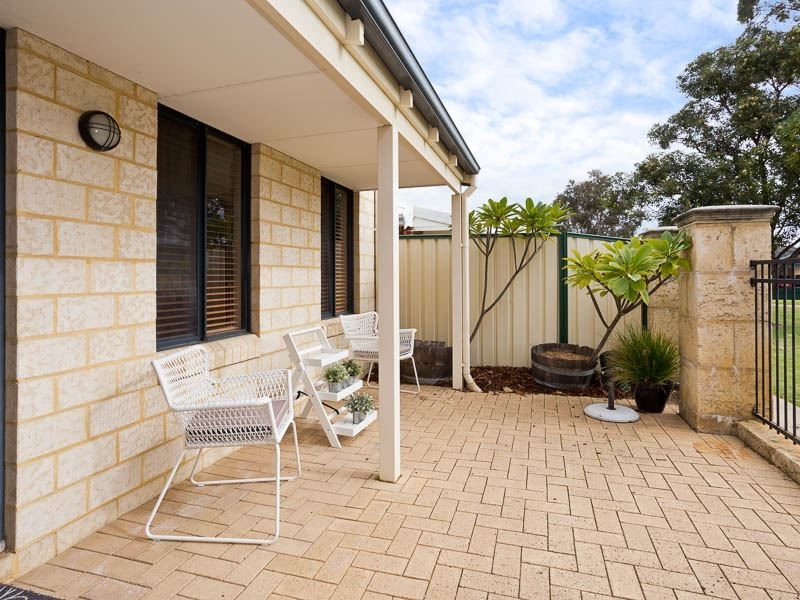 5 Village Lane, Success WA 6164