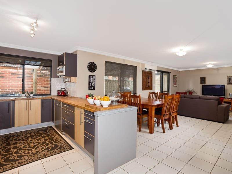 5 Village Lane, Success WA 6164