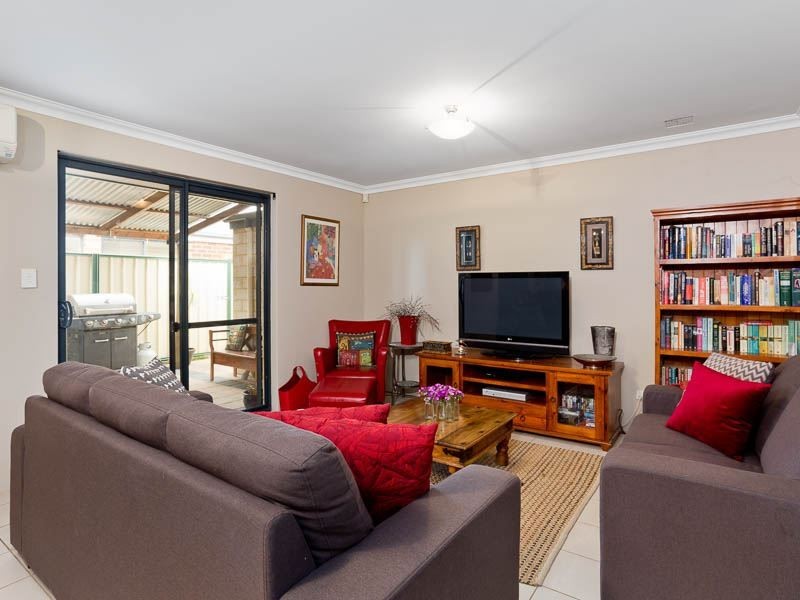 5 Village Lane, Success WA 6164