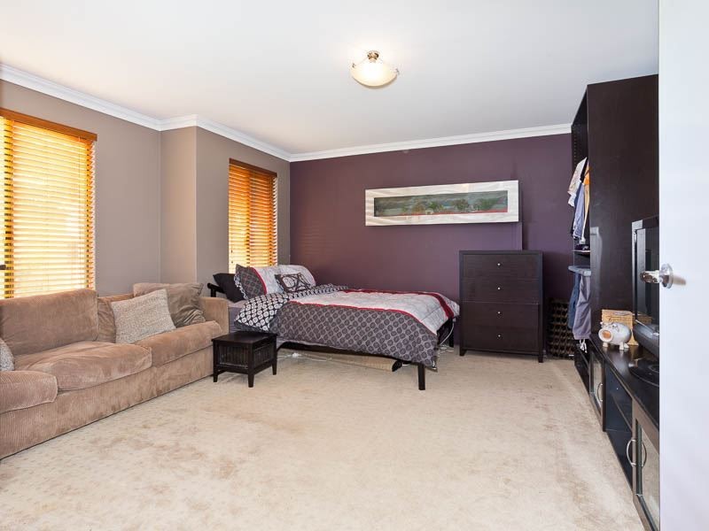 5 Village Lane, Success WA 6164