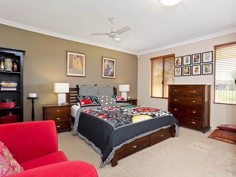 5 Village Lane, Success WA 6164