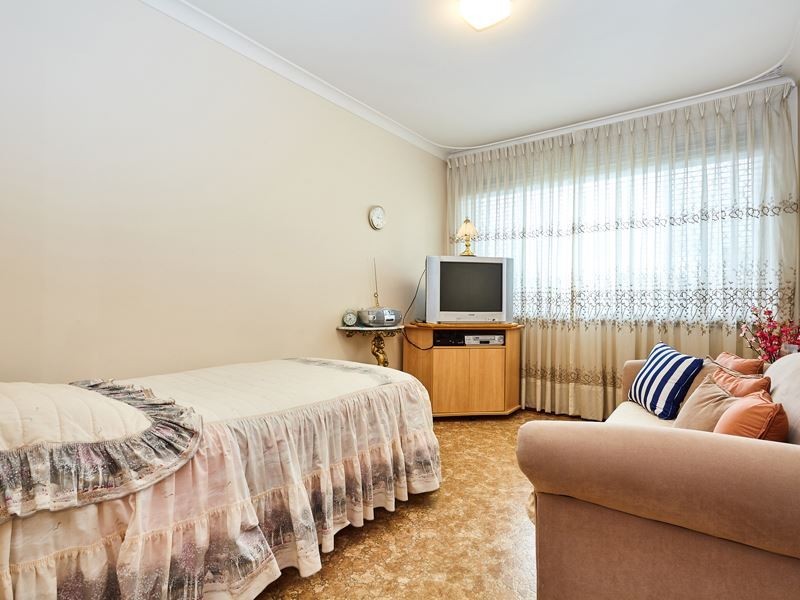 4 Owen Road, Hamilton Hill WA 6163