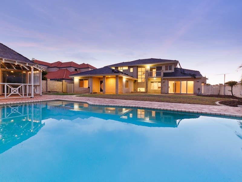 28 Longreach Parade, Coogee WA 6166