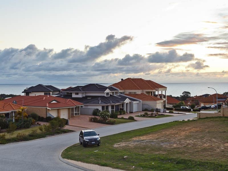 28 Longreach Parade, Coogee WA 6166