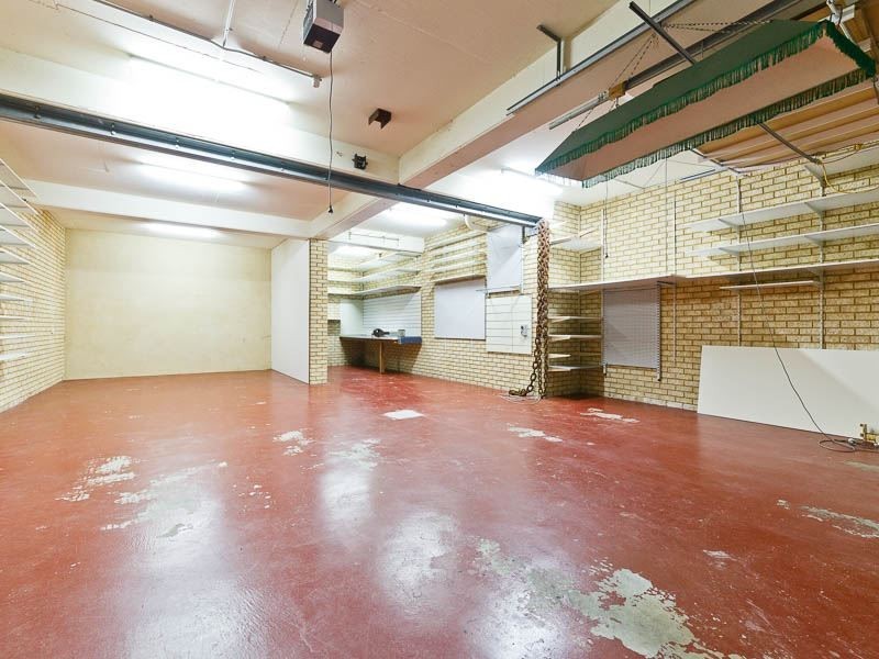 28 Longreach Parade, Coogee WA 6166