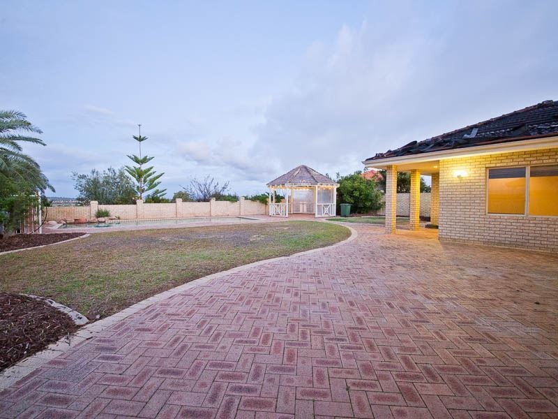 28 Longreach Parade, Coogee WA 6166