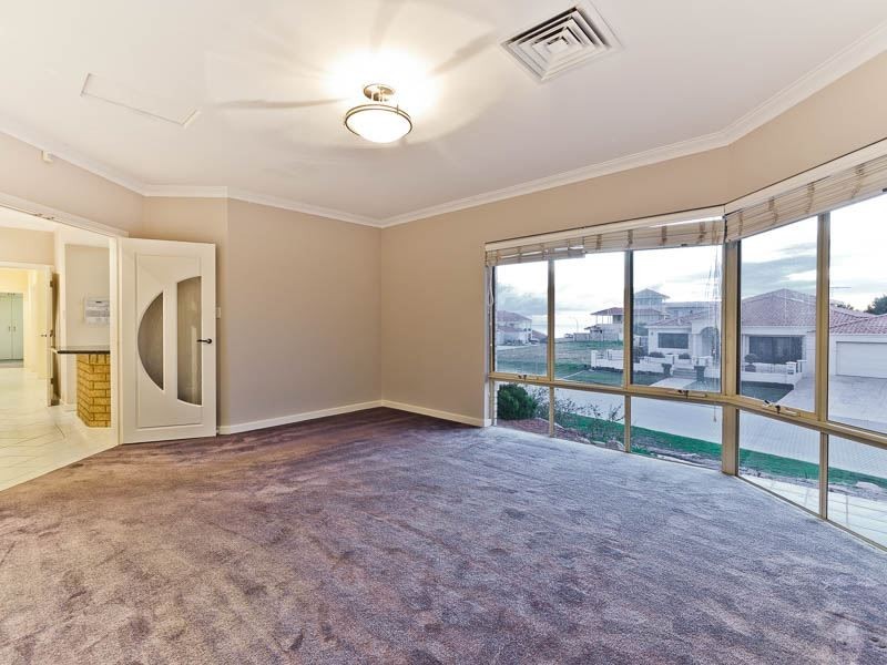 28 Longreach Parade, Coogee WA 6166